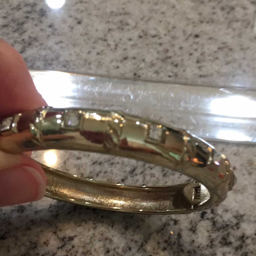 Open hinge bangle - Picture 1 of 5